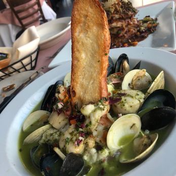 Coles Dockside Restaurant - Seafood Near Me - Staten Island, New York