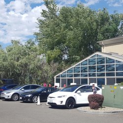 Tesla Supercharger - Ellensberg - Full House!