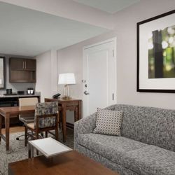 Embassy Suites by Hilton Springfield - Guest room