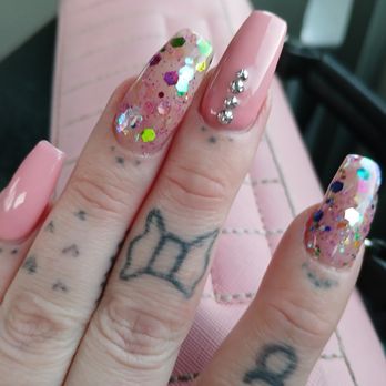 Fine Art Nails & Lashes - Nail Salons Near Me - Everett, Massachusetts