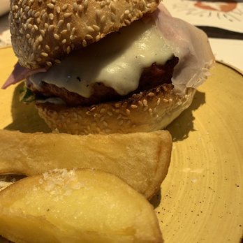 Bocca di Bonifacio - Big juicy burger hard to beat - Italian Near Me - Barcelona, B Bocca di Bonifacio - Big juicy burger hard to beat - Italian Near Me - Barcelona, B