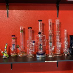 Royal Smoke Shop - Water Pipes