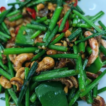 萬發海鮮菜館 - 小炒皇:  stir fried chives with cashews, dried fish and squid - Cantonese Near Me - Hong Kong, HK