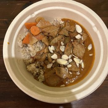 VegiOasis - Meatless Kobe Beef Curry - Vegan Near Me - Huntington Beach, California VegiOasis - Meatless Kobe Beef Curry - Vegan Near Me - Huntington Beach, California