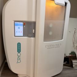 Eterna Haus Longevity Lounge - Full body nitrogen cryotherapy at ETERNA HAUS in Santa Monica to support recovery, inflammation reduction, and skin tightening. -220°