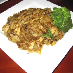 Bangkok Kitchen - Drunken noodle w/ chicken
