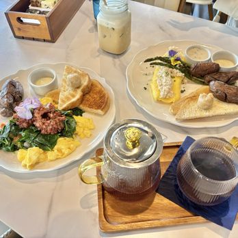 The Royale - Breakfast & Brunch Near Me - Pleasant Hill, California