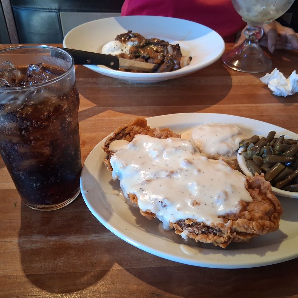 Cheddar's Scratch Kitchen - Chicken fry steak dinner with no bread - American Near Me - Wichita Falls, Texas