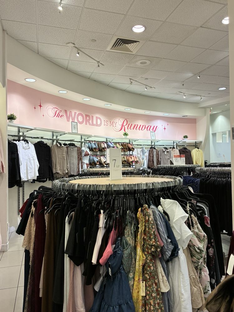Charlotte Russe Logo