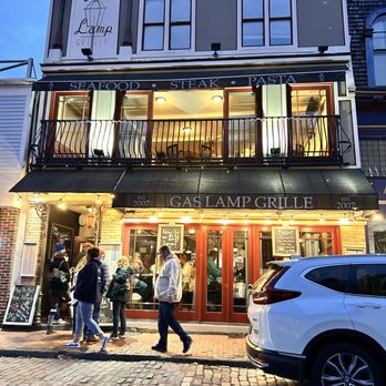 Gas Lamp Grille - Entrance - Bars Near Me - Newport, Rhode Island