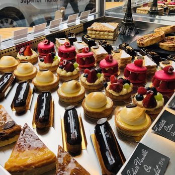La Barantine Victoria - Window display of pastries - Breakfast & Brunch Near Me - Edinburgh, EDH La Barantine Victoria - Window display of pastries - Breakfast & Brunch Near Me - Edinburgh, EDH