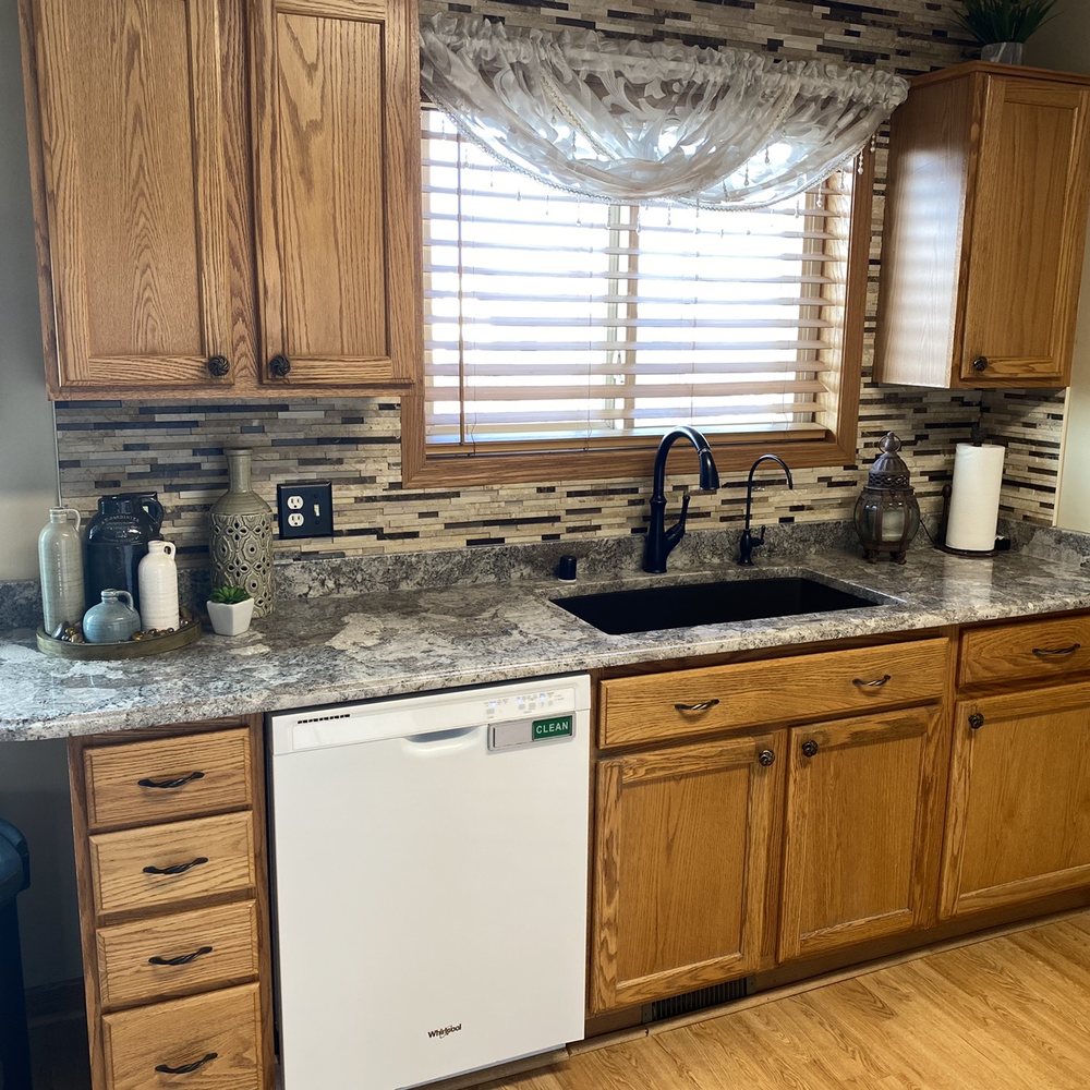 CG Granite Countertops - Main counter - Countertop Installation Near Me - Racine, Wisconsin CG Granite Countertops - Main counter - Countertop Installation Near Me - Racine, Wisconsin