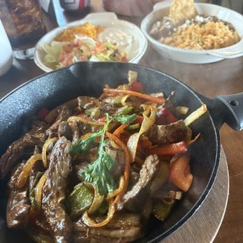 Vida Verde Kitchen - Carne asada fajitas! - Mexican Near Me - Austin, Texas