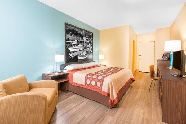 Super 8 by Wyndham Thunder Bay by null