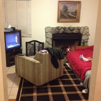 Lakewood Cabins - Cabin 7 living room - Vacation Rentals Near Me - Big Bear Lake, California