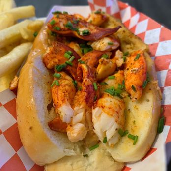 Pike Place Chowder - Connecticut-Style Lobster Roll (whole) - Served Warm - honestly it just tastes like all celery - Seafood Near Me - Seattle, Washington Pike Place Chowder - Connecticut-Style Lobster Roll (whole) - Served Warm - honestly it just tastes like all celery - Seafood Near Me - Seattle, Washington