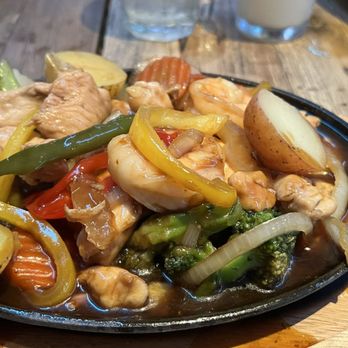 Hotties Bar & Restaurant - Wasn't crazy about the crazy amount of sauce on this dish. - Latin American Near Me - Carolina, Puerto Rico Hotties Bar & Restaurant - Wasn't crazy about the crazy amount of sauce on this dish. - Latin American Near Me - Carolina, Puerto Rico