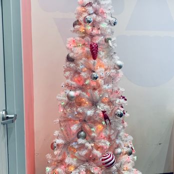 Millie's Homemade Ice Cream - Holiday decor - Ice Cream & Frozen Yogurt Near Me - Pittsburgh, Pennsylvania Millie's Homemade Ice Cream - Holiday decor - Ice Cream & Frozen Yogurt Near Me - Pittsburgh, Pennsylvania