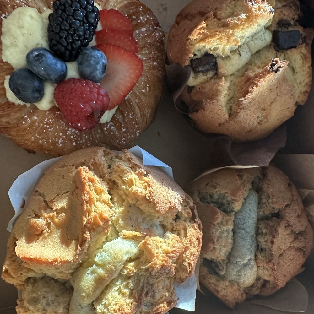 Le Coffee Shop - Freshy baked Muffins: Blueberry, Orange Chocolate Chunk, and Lemon Poppy Seed - Breakfast & Brunch Near Me - Temecula, California Le Coffee Shop - Freshy baked Muffins: Blueberry, Orange Chocolate Chunk, and Lemon Poppy Seed - Breakfast & Brunch Near Me - Temecula, California