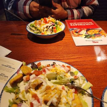 Red Lobster - garden salads with ranch - Seafood Near Me - Schaumburg, Illinois