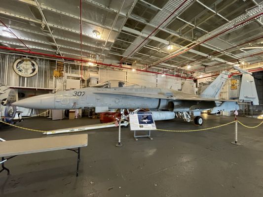 USS Hornet - Sea, Air and Space Museum by null