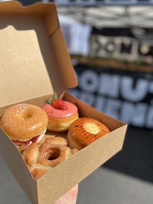 DONUT FRIEND DTLA by null