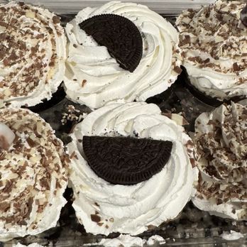 Cold Stone Creamery - Ice Cream Cupcake Variety 6-Pack Double Chocolate Devotion and Sweet Cream - Ice Cream & Frozen Yogurt Near Me - Centereach, New York Cold Stone Creamery - Ice Cream Cupcake Variety 6-Pack Double Chocolate Devotion and Sweet Cream - Ice Cream & Frozen Yogurt Near Me - Centereach, New York