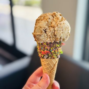 Stella's Ice Cream - Caramel biscoff in a fancy cone with fruity pebbles. - Ice Cream & Frozen Yogurt Near Me - Memphis, Tennessee Stella's Ice Cream - Caramel biscoff in a fancy cone with fruity pebbles. - Ice Cream & Frozen Yogurt Near Me - Memphis, Tennessee