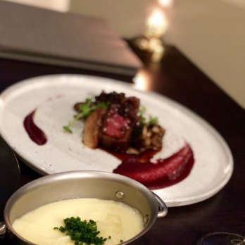 Solera - Akaushi Beef - Lounges Near Me - Honolulu, Hawaii
