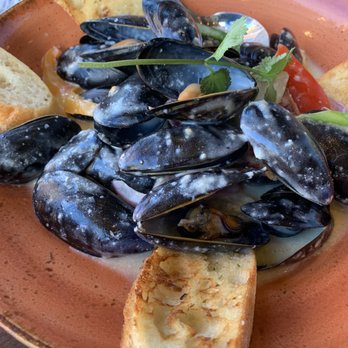 Portly Piper - Portly Piper Pub - Mussel Lovers - fresh PEI mussels with bell peppers, onions and smoked bacon. - Pubs Near Me - Oshawa, Ontario Portly Piper - Portly Piper Pub - Mussel Lovers - fresh PEI mussels with bell peppers, onions and smoked bacon. - Pubs Near Me - Oshawa, Ontario