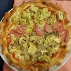 Enrico - Love the crust! The 7-yr-old I was with said it made it look like the sun.