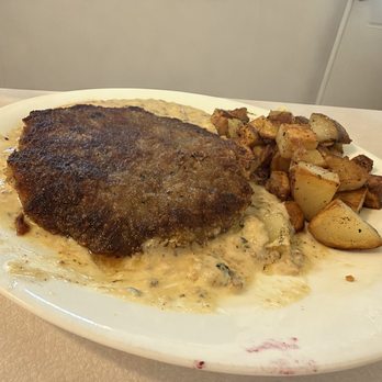 Fishtails Cafe - Chicken fried steak - Seafood Near Me - South Beach, Oregon