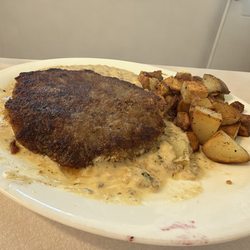 Fishtails Cafe - Chicken fried steak