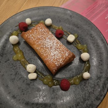 Olili - Molten mango pie - Desserts Near Me - Honolulu, Hawaii