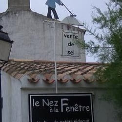 Le nez à la fenêtre - L'enseigne qui vous attire...