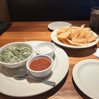 Charleston's - Spinach, artichoke dip to die for. - American Near Me - Omaha, Nebraska