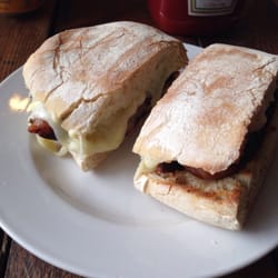 Koffeelock - Sausage and cheese melt