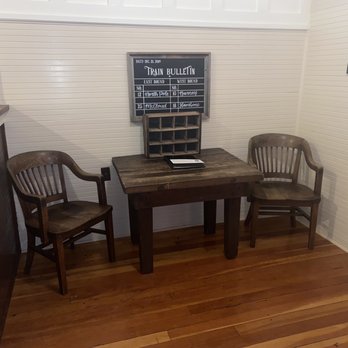 McCloud River Mercantile Hotel - Sitting area in the room - Hotels Near Me - McCloud, California