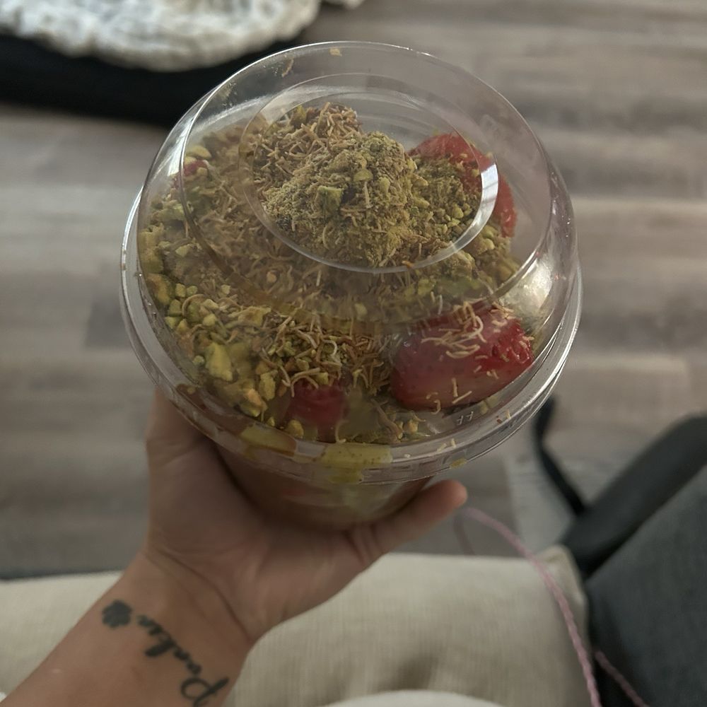 Dubai Chocolate Covered Strawberries
