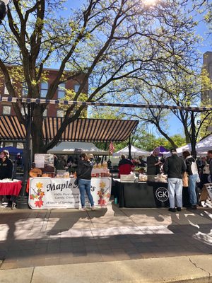 YLNI Farmers Market by null