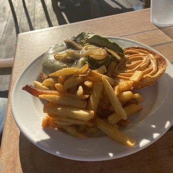Bungalow Bar - Antonio burger - American Near Me - Seaside, New York