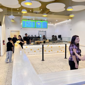Somisomi - Bright and cheery interior has plenty of counter space - Ice Cream & Frozen Yogurt Near Me - Brea, California Somisomi - Bright and cheery interior has plenty of counter space - Ice Cream & Frozen Yogurt Near Me - Brea, California