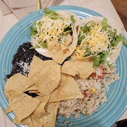 Dos Coyotes Border Cafe - Dos Grilled Shrimp taco plate w/ rice & black beans....Yummy!