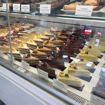 Eclairons - Pastry case - Desserts Near Me - Arlington, Virginia