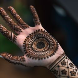 Mehndi Maniac - Classic mandala design
