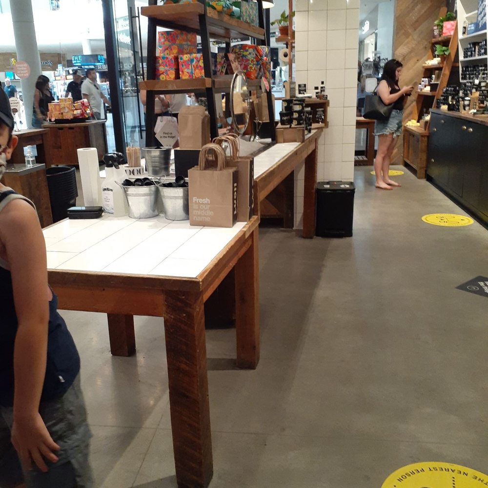 Lush Handmade Cosmetics - Looking towards the entrance from the mall- 6/20/21 - Cosmetics & Beauty Supply Near Me - Las Vegas, Nevada Lush Handmade Cosmetics - Looking towards the entrance from the mall- 6/20/21 - Cosmetics & Beauty Supply Near Me - Las Vegas, Nevada