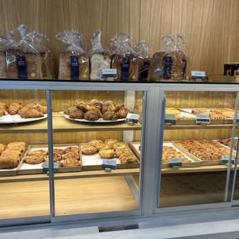 Paris Baguette - Sweets and Breads - Bakeries Near Me - Quincy, Massachusetts Paris Baguette - Sweets and Breads - Bakeries Near Me - Quincy, Massachusetts