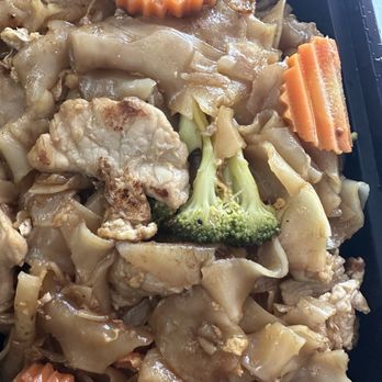 OM Thai Cuisine Camarillo - Pad See Ew with Pork - Thai Near Me - Camarillo, California OM Thai Cuisine Camarillo - Pad See Ew with Pork - Thai Near Me - Camarillo, California