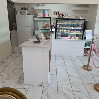 Rocheli Patisserie - Inside - Bakeries Near Me - Austin, Texas