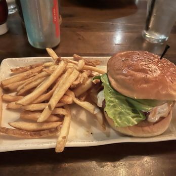 Tavern 5 - Crispy Chicken Sandwhich - American Near Me - Pompton Plains, New Jersey
